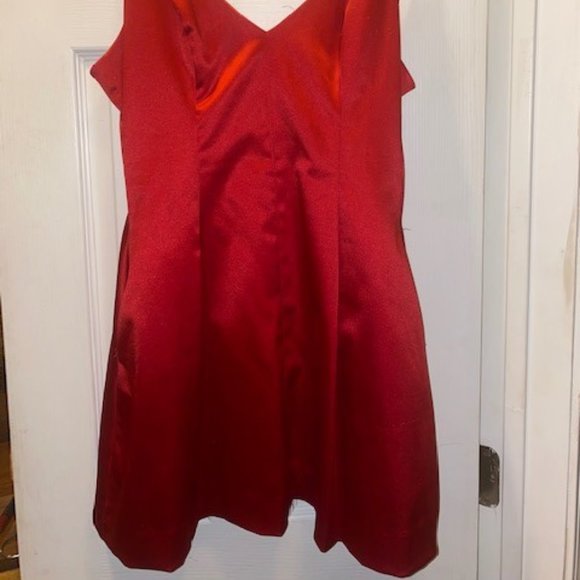 BEBE Little Red Corvette - Picture 4 of 9